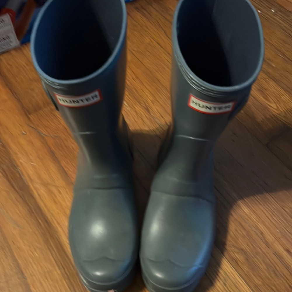 Hunter size 7 grey rain boots